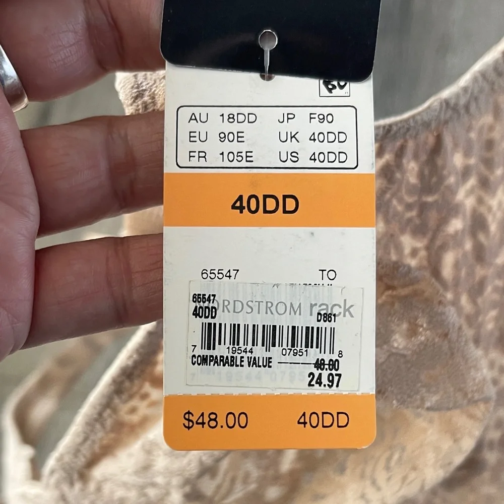 Wacoal Lace Underwire Bra in Tan - Picture 3 of 7